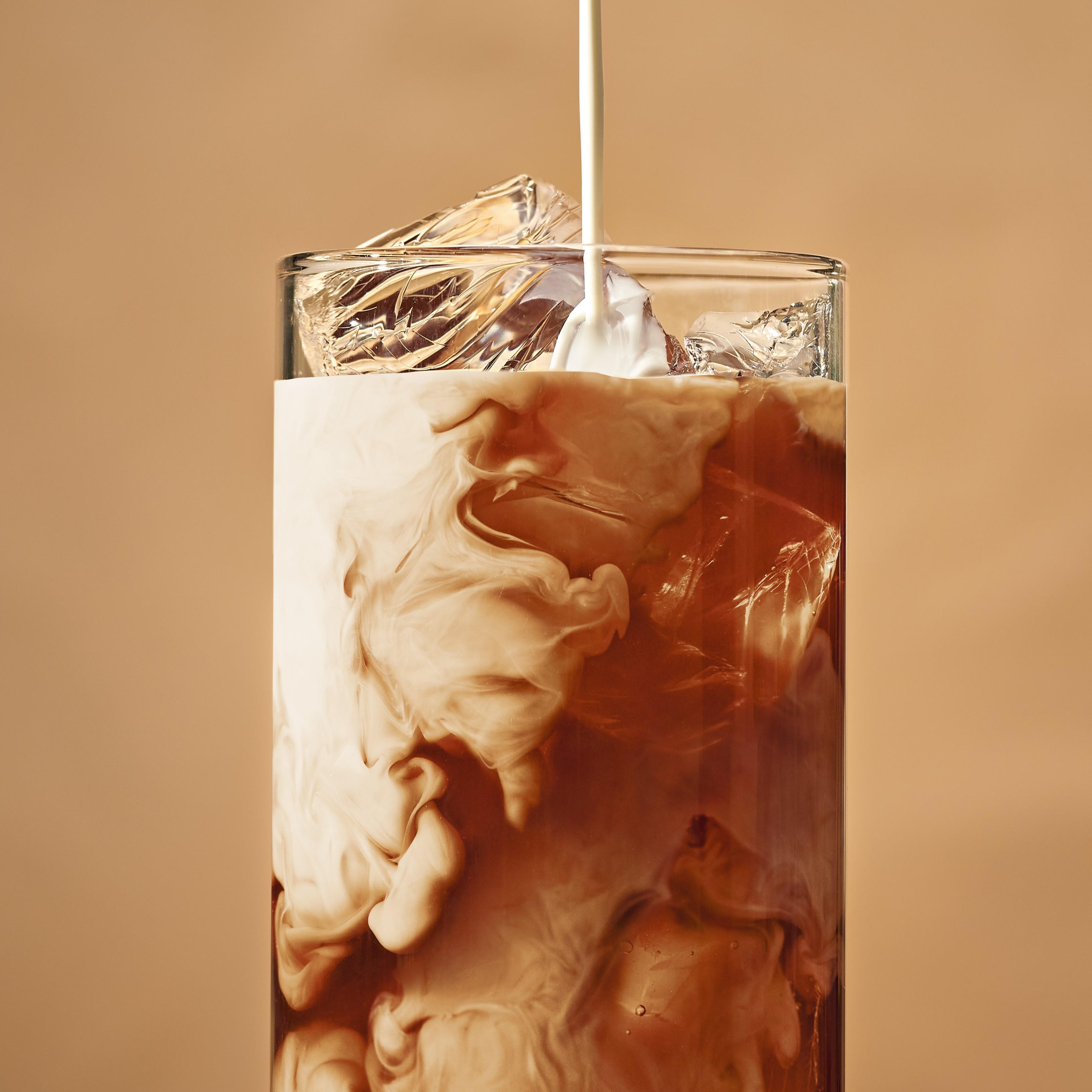 iced chai pour with swirl